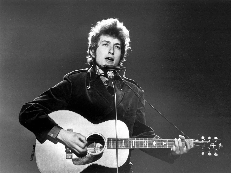 Nhạc sĩ nổi tiếng Bob Dylan đoạt Nobel văn chương