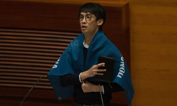 Nghị trường Hong Kong náo loạn, nghị sĩ chửi Trung Quốc