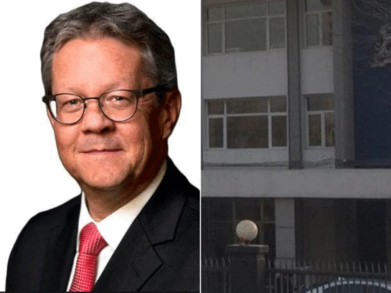 Đại sứ Hà Lan Ron Keller và tòa đại sứ Hà Lan ở Bắc Kinh. Ảnh: BBC