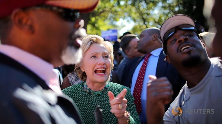 Clinton bóng gió Trump là ‘kẻ thua cuộc cay cú’