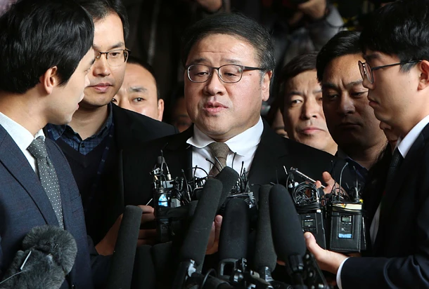 Bắt khẩn cấp cựu thư ký cao cấp của Tổng thống Hàn Quốc
