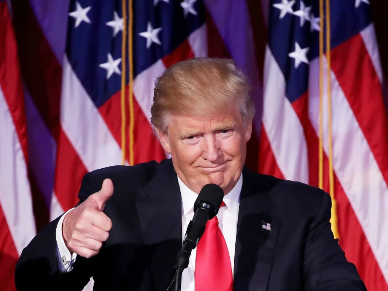 Ông Trump và cố vấn chỉnh lại một loạt cam kết tranh cử