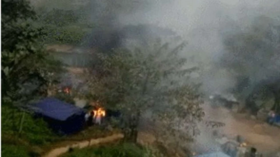 Giao tranh ở bắc Myanmar, bom rơi sang Trung Quốc ảnh 1