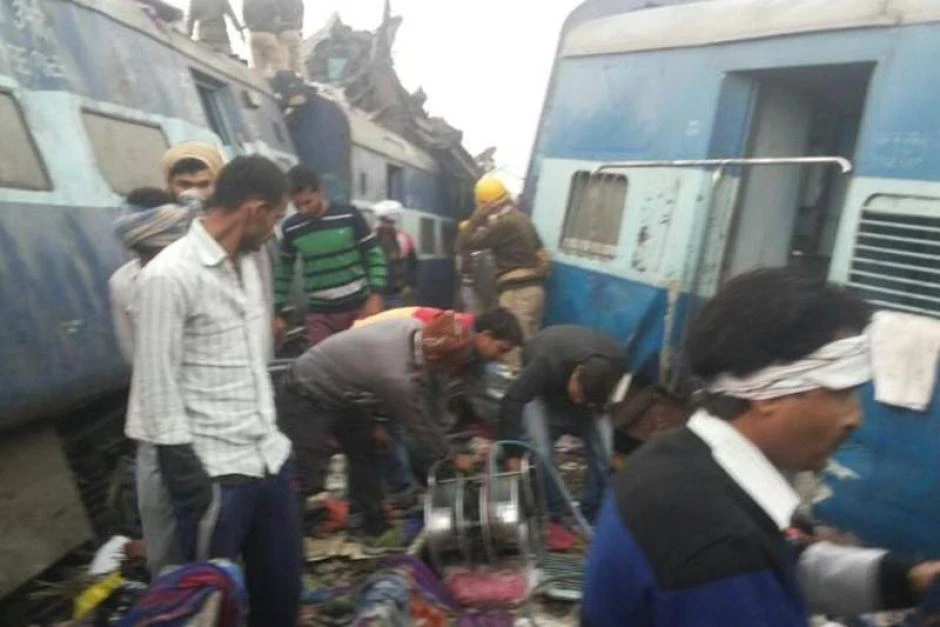 Hiện trường vụ tai nạn xe lửa tại Ấn Độ sáng 20-11. Ảnh: ABC NEWS