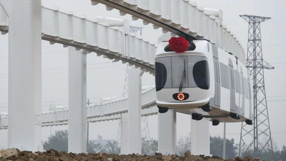Trung Quốc sắp có tàu lửa 'treo lơ lững' giữa trời