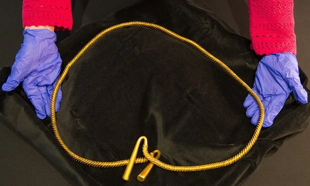 Tìm thấy đai đeo làm bằng vàng ròng 3.000 năm tuổi