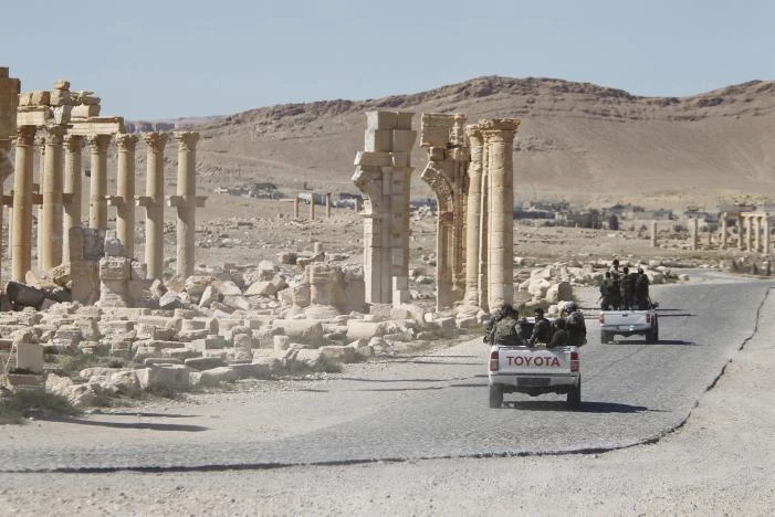 Bất chấp 'mưa bom' của Nga, IS tái chiếm Palmyra