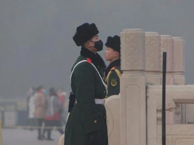 Trung Quốc báo động ô nhiễm: Cấm xe, đóng cửa nhà máy ảnh 1