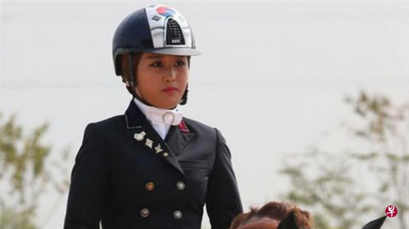 Hàn Quốc phát lệnh bắt con gái của bạn thân tổng thống