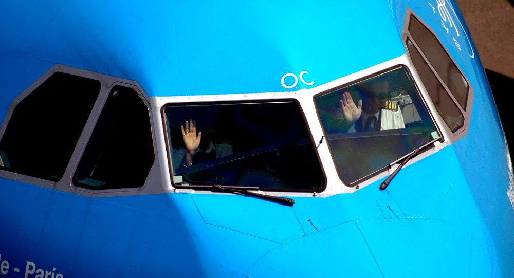 Phi công người Canada say xỉn, bất tỉnh trong buồng lái ảnh 1