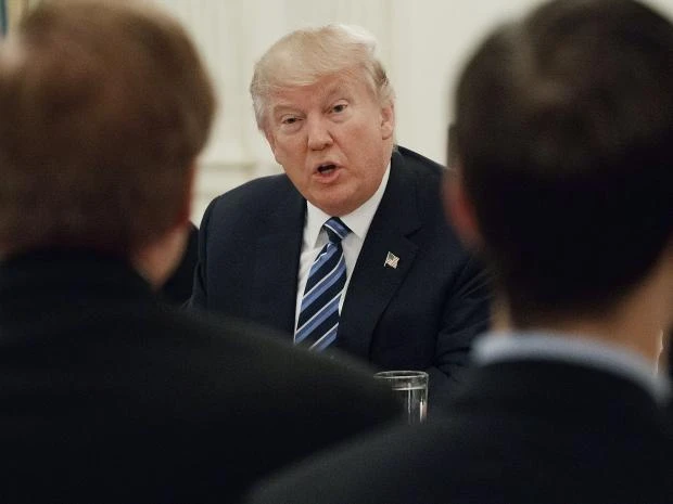 Ông Trump hứa vào cuộc, giảm tiền xây tường biên giới ảnh 1