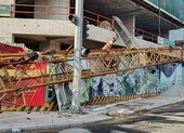 Tuy Hòa: Cần cẩu hơn 20 m rơi từ tầng 20, dân hú vía