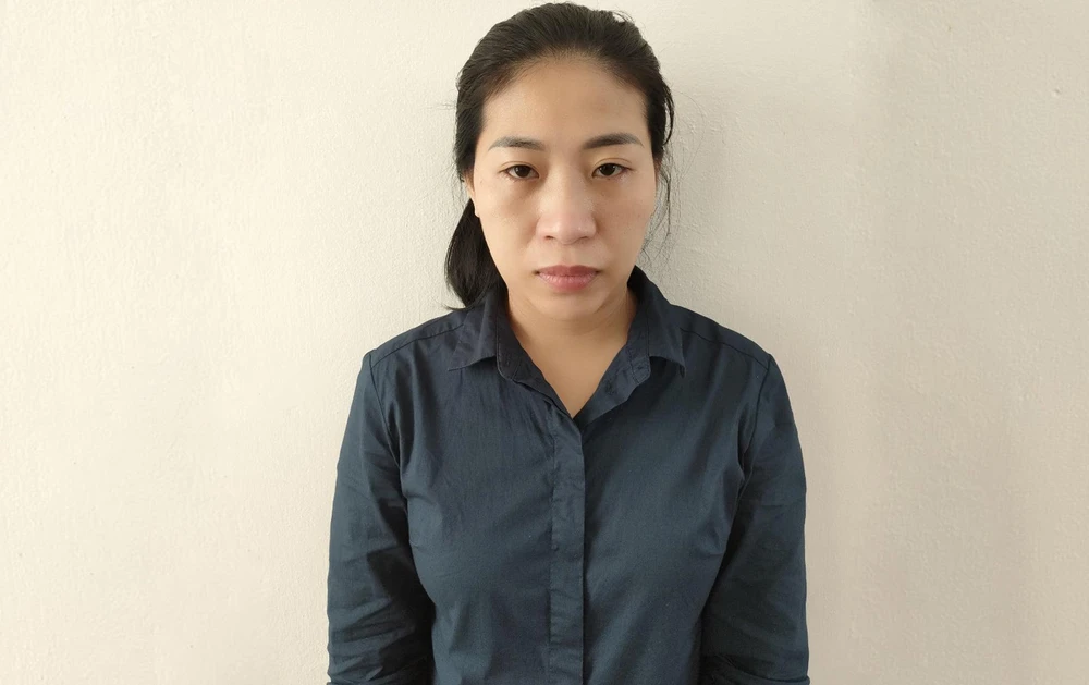 Bùi Thị Tuyết Trang bị bắt tạm giam để điều tra về hành vi lừa đảo chiếm đoạt tài sản. Ảnh: CA
