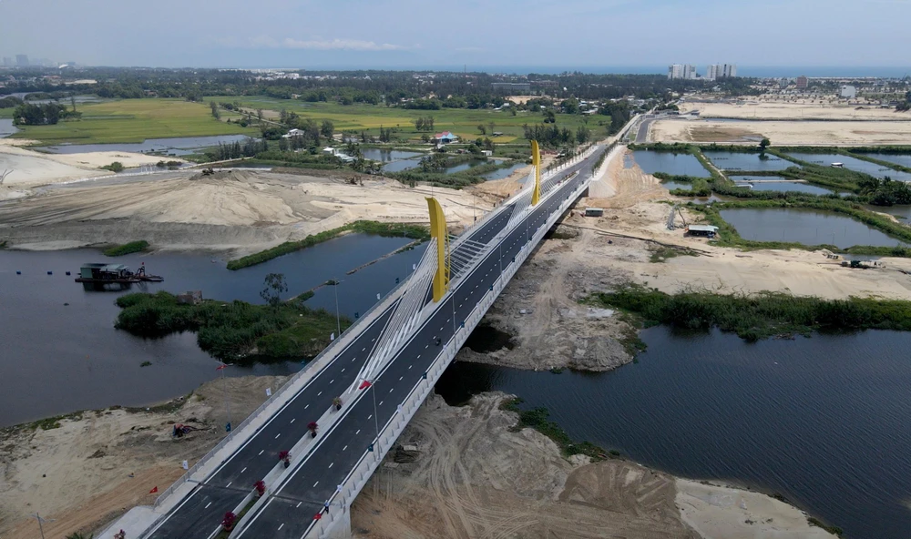 Cầu ông Điền có tổng vốn đầu tư 315 tỉ. Ảnh: TN