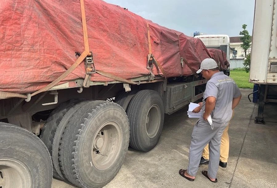 Chiếc xe đầu kéo liên quan đến vụ tai nạn. Ảnh: CA Chiếc xe đầu kéo liên quan đến vụ tai nạn. Ảnh: CA