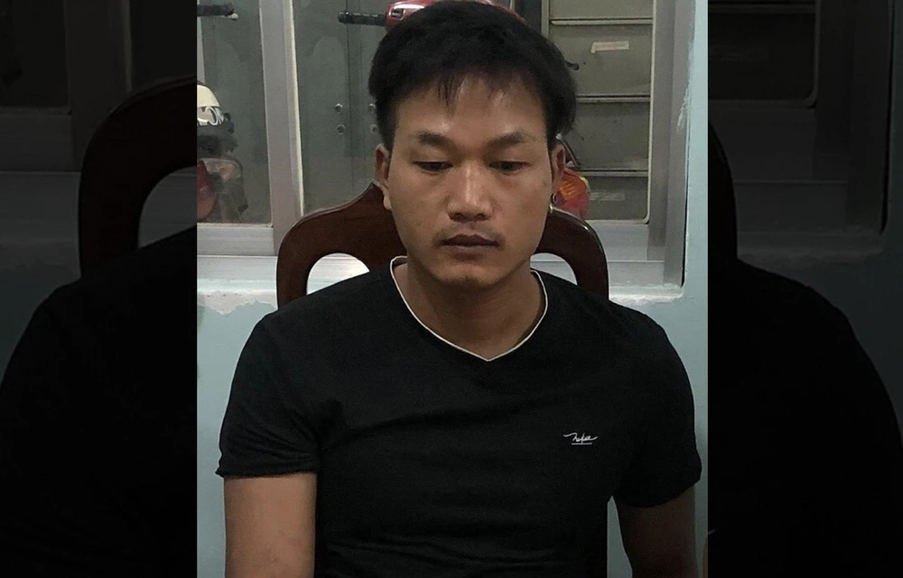 Ngô Quang Hữu bị bắt sau tám năm bỏ trốn. Ảnh: CA