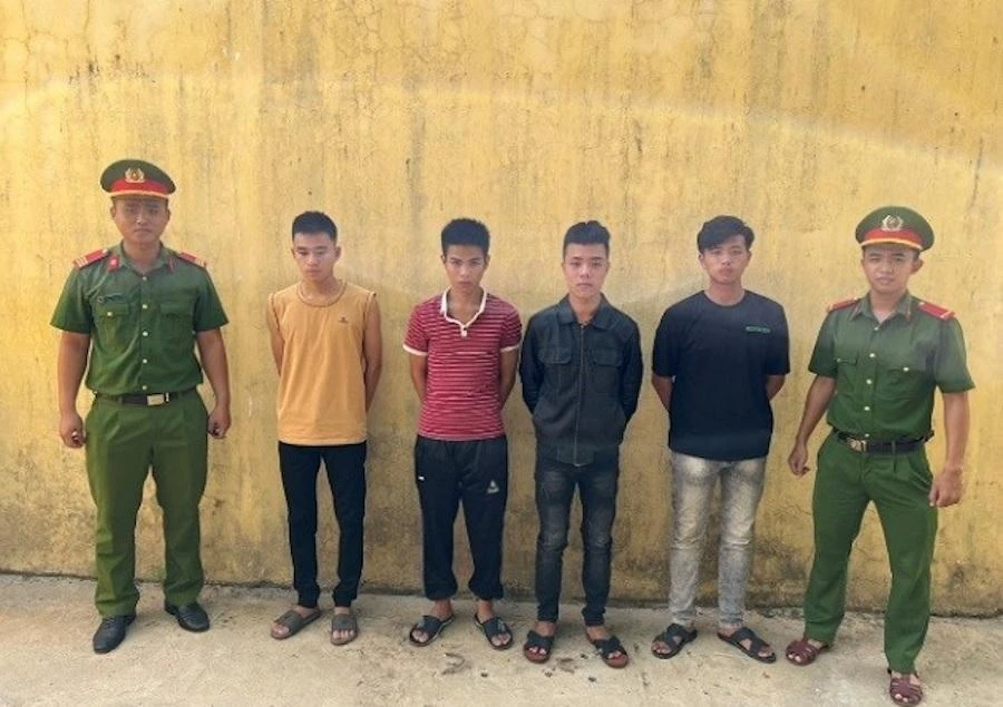 Quân, Ý, Khánh, Nhân tại cơ quan công an. Ảnh: CA