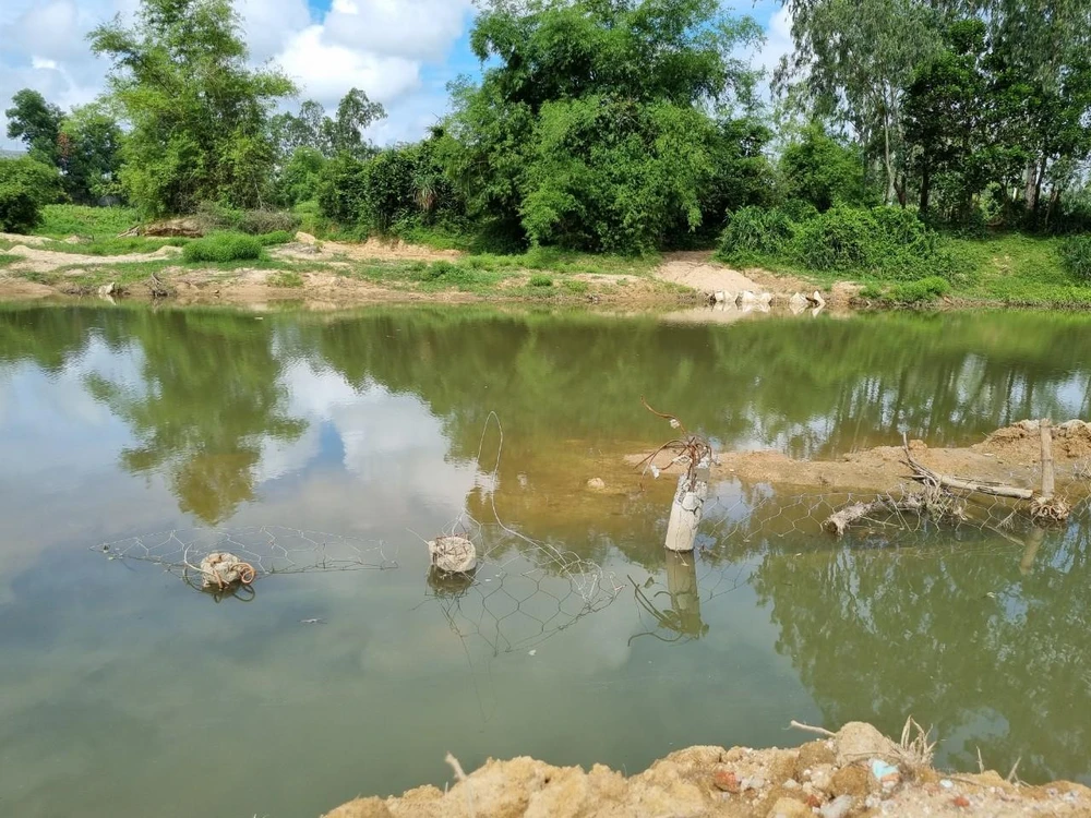 UBND huyện Phú Ninh buộc Công ty TNHH Thái Bình tháo dỡ các hạng mục không được phép, phục hồi hiện trạng ban đầu. Ảnh: THANH NHẬT