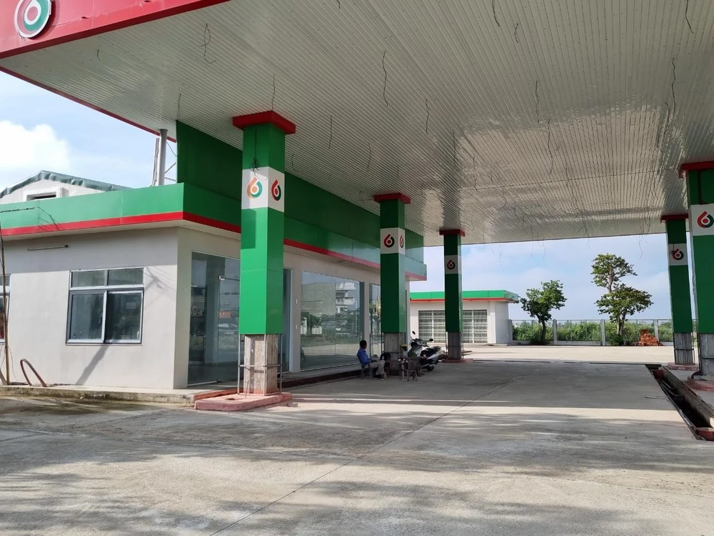 Hầu hết các hạng mục công trình của cây xăng đã hoàn thành. Ảnh: TN