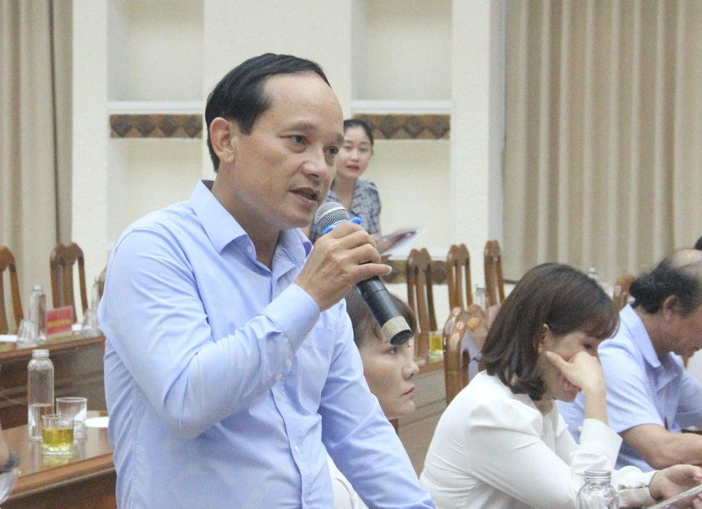 Phó Chủ tịch Thường trực HHDN tỉnh Quảng Nam Phạm Quốc Hùng phát biểu tại buổi thảo luận tổ. Ảnh: TN Phó Chủ tịch Thường trực HHDN tỉnh Quảng Nam Phạm Quốc Hùng phát biểu tại buổi thảo luận tổ. Ảnh: TN