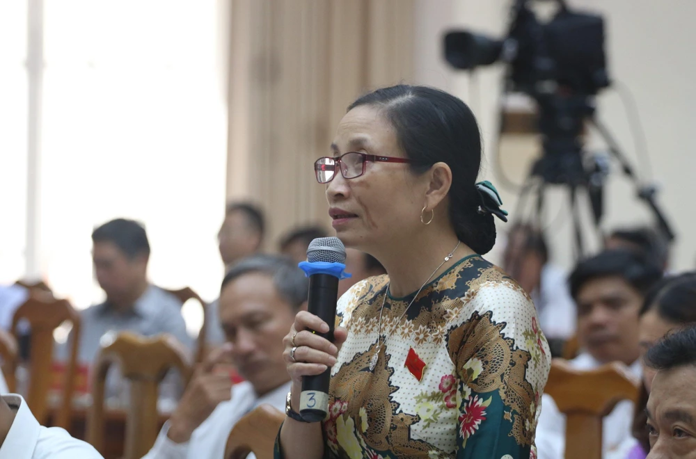 Đại biểu Trần Thị Bích Thu chất vấn tại phiên họp. Ảnh: TN