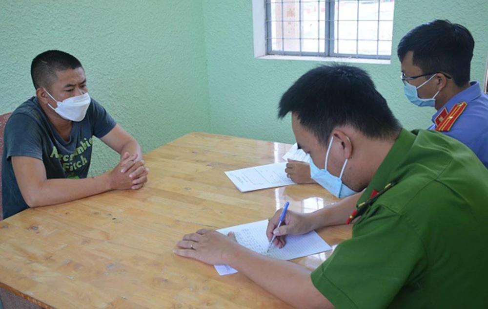 Khởi tố ba bị can về hành vi tổ chức đánh bạc. Ảnh: CA