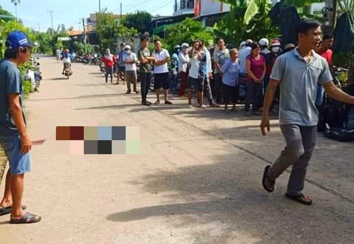 Trên đường đi về nhà, bà H bị Sơn dùng cây gỗ đánh gây tử vong tại chỗ.