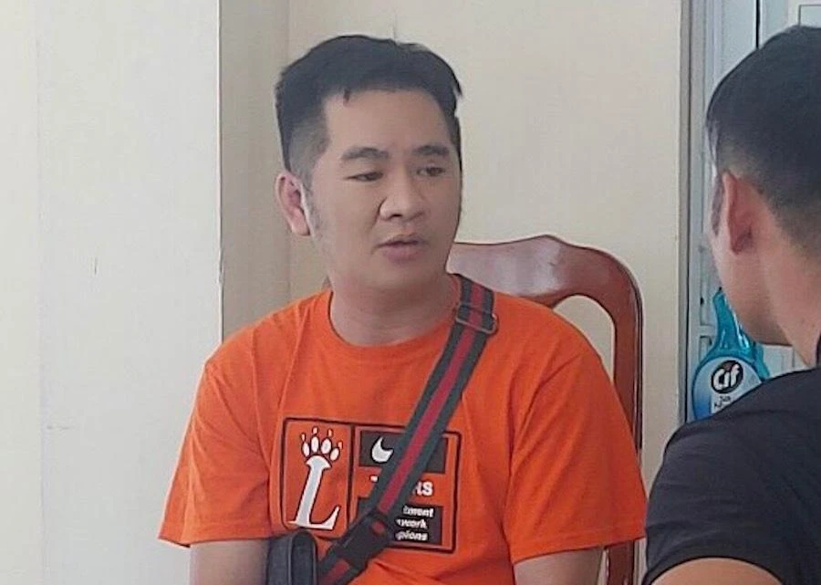 Cao Sỹ Huy đến cơ quan công an đầu thú. Ảnh: CA Cao Sỹ Huy đến cơ quan công an đầu thú. Ảnh: CA