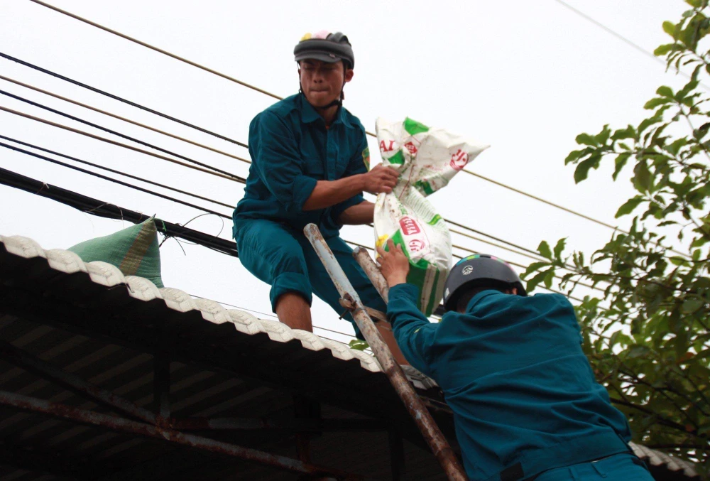 Cùng với việc chằng chống nhà, xã Tam Thanh chuẩn bị khoảng 1.000 chỗ ở cho người dân sơ tán.