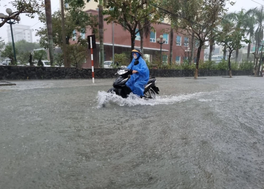 Đến tối nay, các phường Hoà Hương, Phước Hoà, An Sơn... (TP Tam Kỳ) mất điện. Ảnh: TN