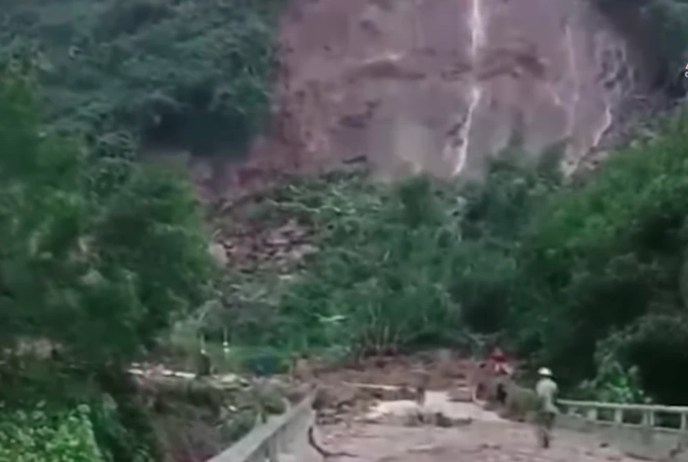 Hiện trường sạt lở thuỷ điện Kà Tinh. Ảnh chụp màn hình