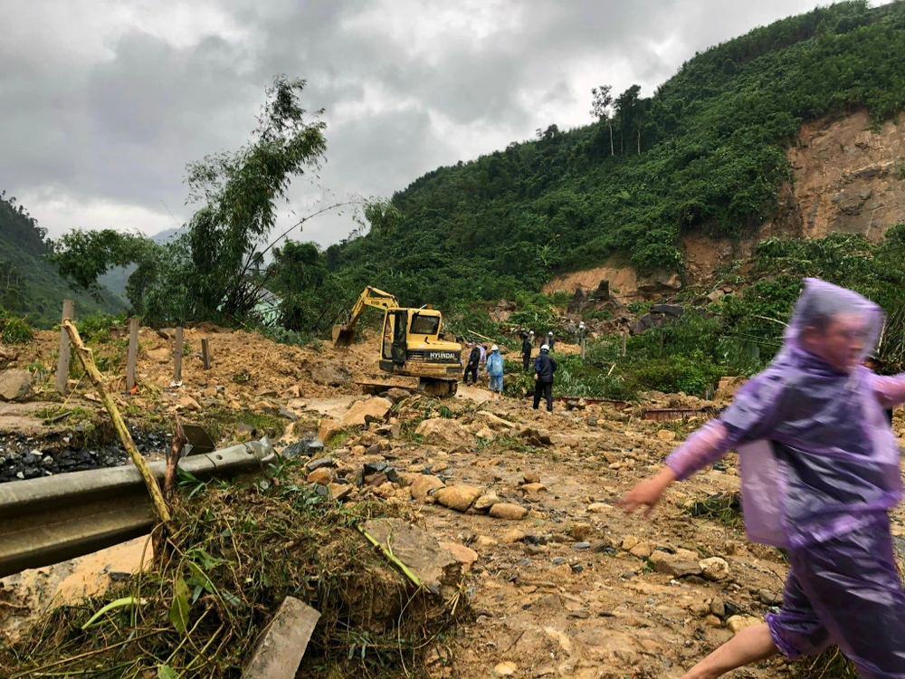 Hiện trường vụ sạt lở. Ảnh: TN Hiện trường vụ sạt lở. Ảnh: TN