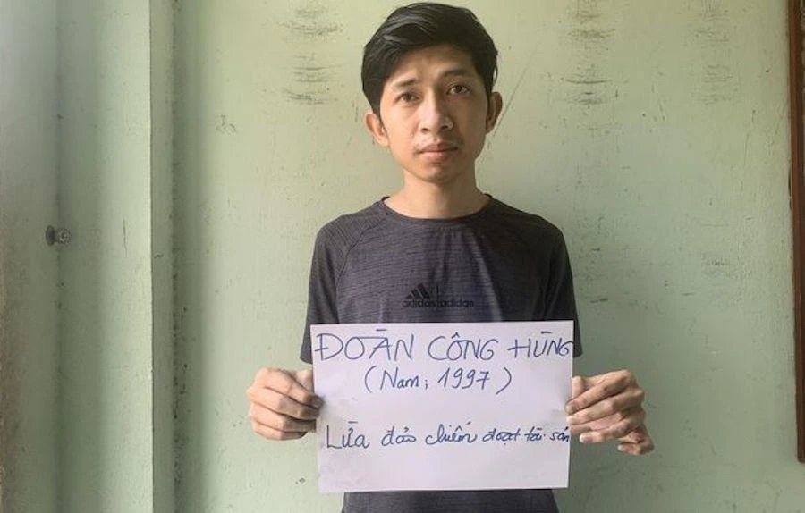 Đoàn Công Hùng tại cơ quan công an. Ảnh: CA