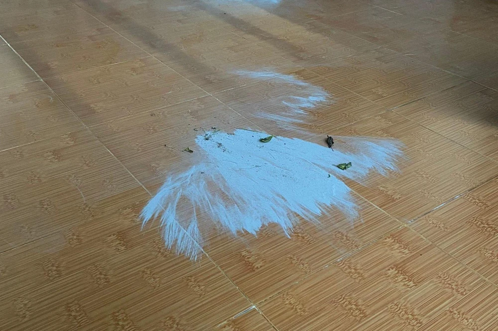 Chất lạ xuất hiện trong nhà người dân ở huyện Bình Sơn.