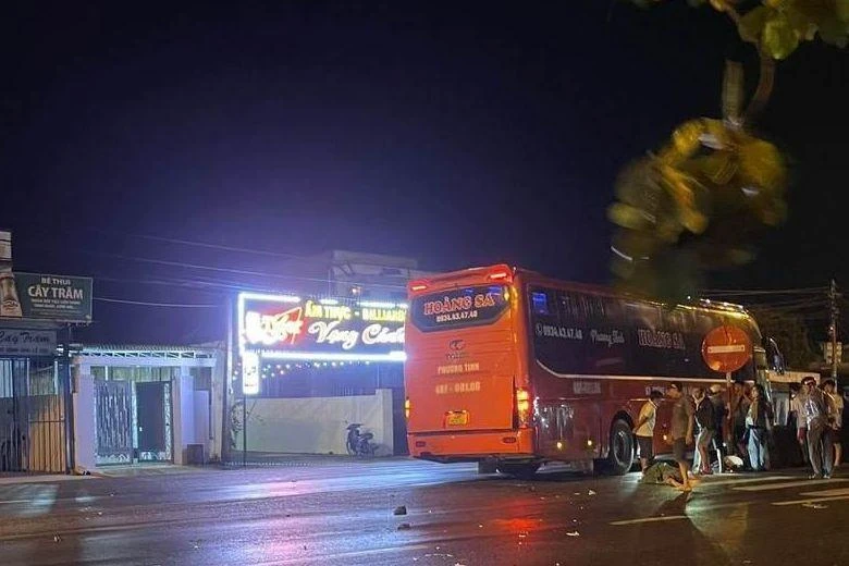 Sau cú va chạm, hai vợ chồng phụ hồ ở Quảng Nam tử vong. Ảnh: TN