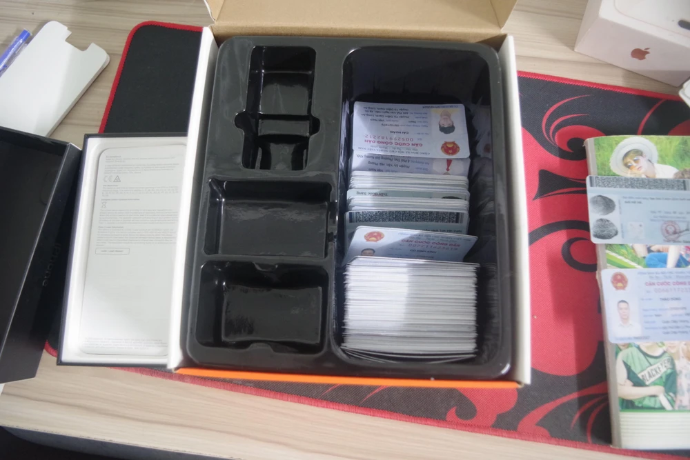 Cặp vợ chồng làm giả 150 căn cước công dân để làm ví thanh toán điện tử. Ảnh: CA