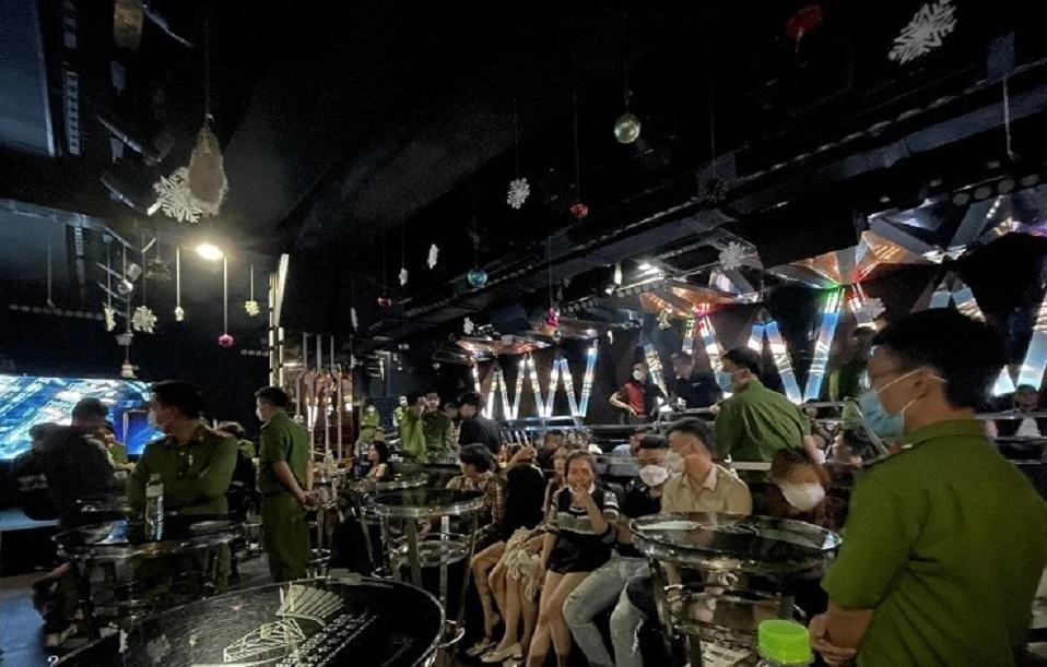 36 người trong quán bar Diamond dương tính với ma tuý. Ảnh: CA