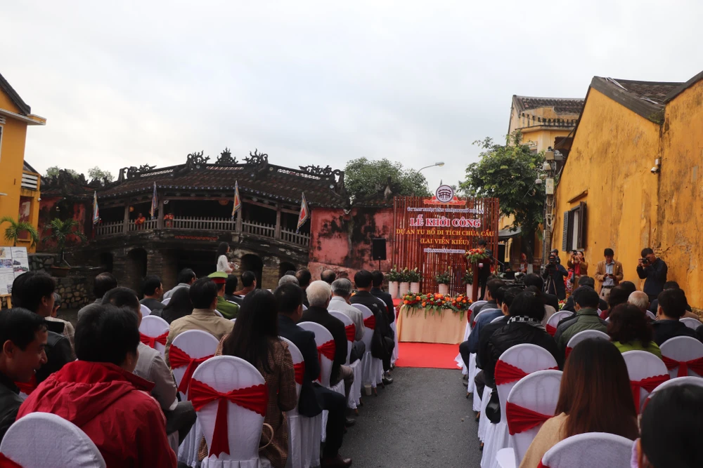 Quang cảnh buổi lễ khởi công dự án tu bổ di tích Chùa Cầu. Ảnh: TN