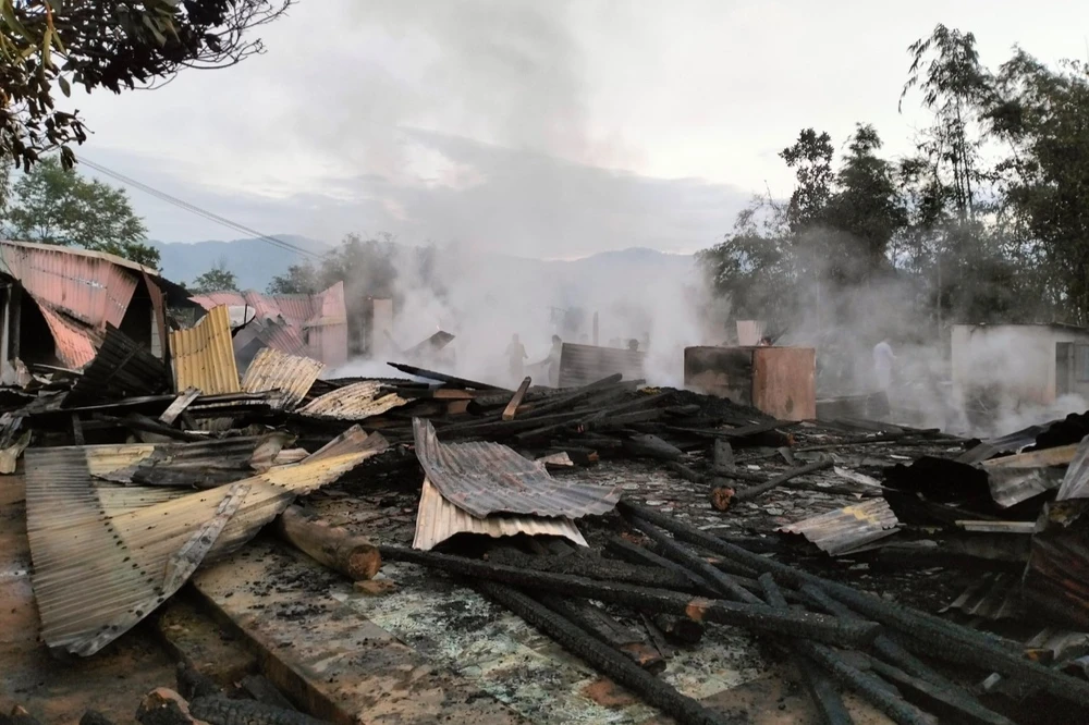 Toàn bộ tài sản, vật dụng trong các ngôi nhà bị cháy rụi. Ảnh: TN