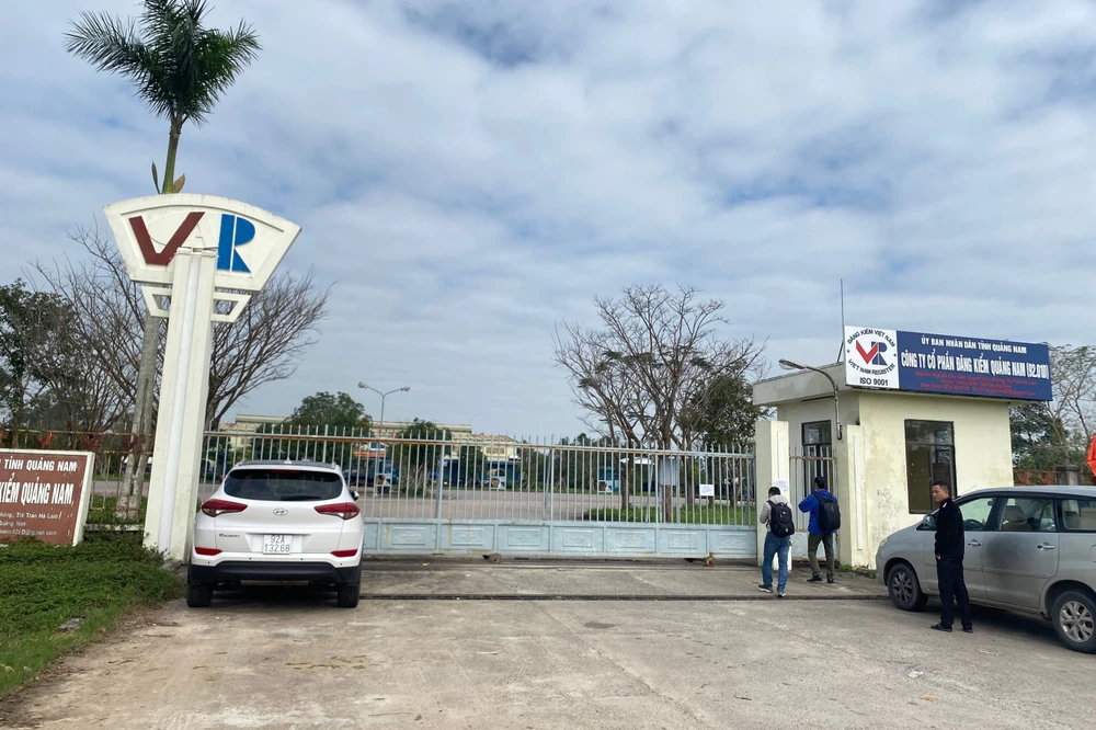 Cơ quan CSĐT Công an tỉnh Quảng Nam khởi tố vụ án, khởi tố 13 bị can liên quan đến sai phạm tại Trung tâm Đăng kiểm 9201D-Quảng Nam. Ảnh: TN Cơ quan CSĐT Công an tỉnh Quảng Nam khởi tố vụ án, khởi tố 13 bị can liên quan đến sai phạm tại Trung tâm Đăng kiểm 9201D-Quảng Nam. Ảnh: TN