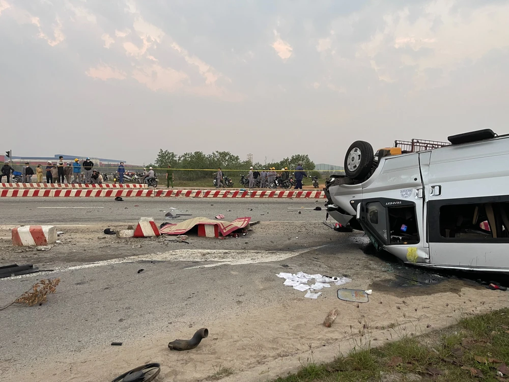 Vụ tai nạn kinh hoàng khiến ít nhất tám người chết.