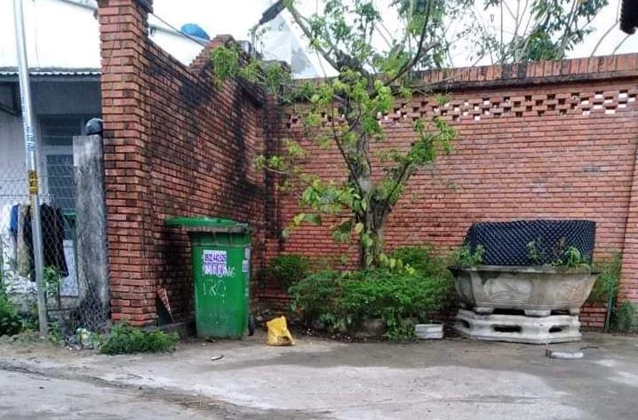 Khu vực người dân phát hiện bé trai bị bỏ rơi. Ảnh: TN