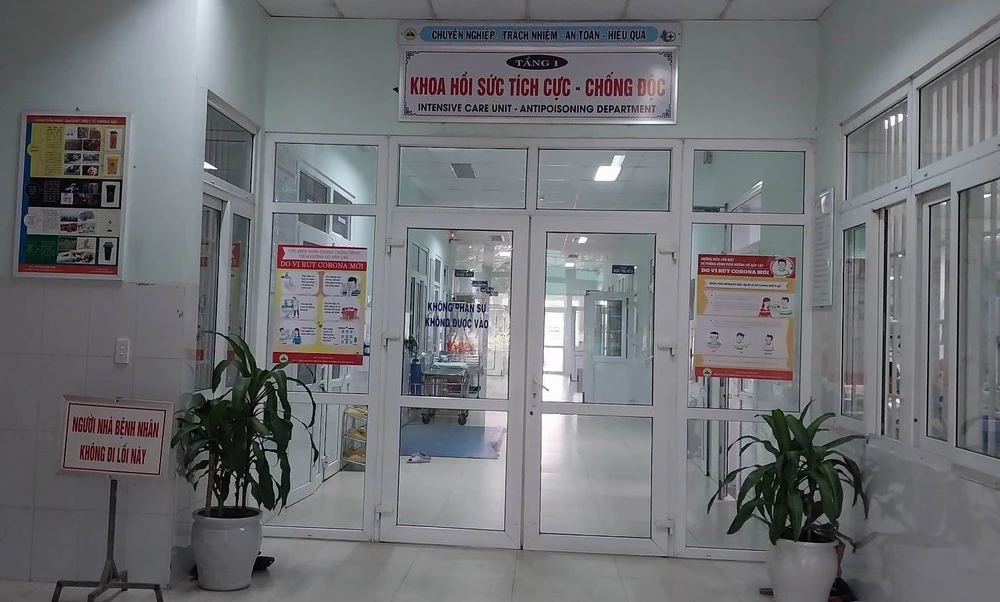 Các bệnh nhân được chuyển đến Trung tâm Y tế huyện Phước Sơn điều trị khi có triệu chứng. Ảnh: TN