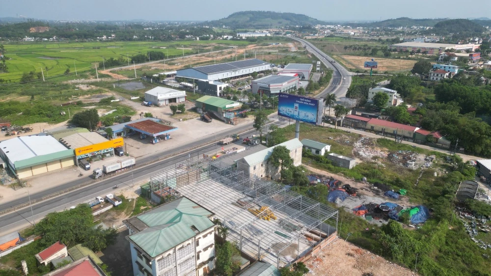 Qua làm việc, Công ty Tứ Hưng chưa cung cấp được giấy phép xây dựng. Ảnh: TN