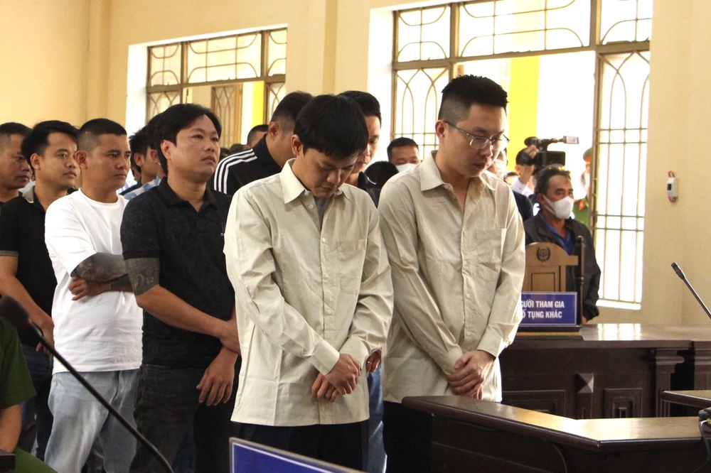 Các bị cáo trong đường dây đánh bạc quy mô lên đến hàng trăm tỉ. Ảnh: TN Các bị cáo trong đường dây đánh bạc quy mô lên đến hàng trăm tỉ. Ảnh: TN