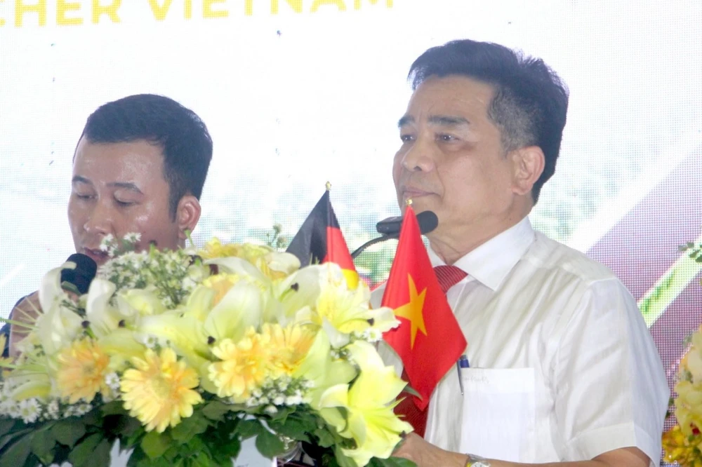 Ông Lê Văn Dũng, Phó Bí thư Thường trực Tỉnh uỷ, Trưởng Đoàn Đại biểu Quốc hội tỉnh Quảng Nam phát biểu tại buổi lễ. Ảnh: TN