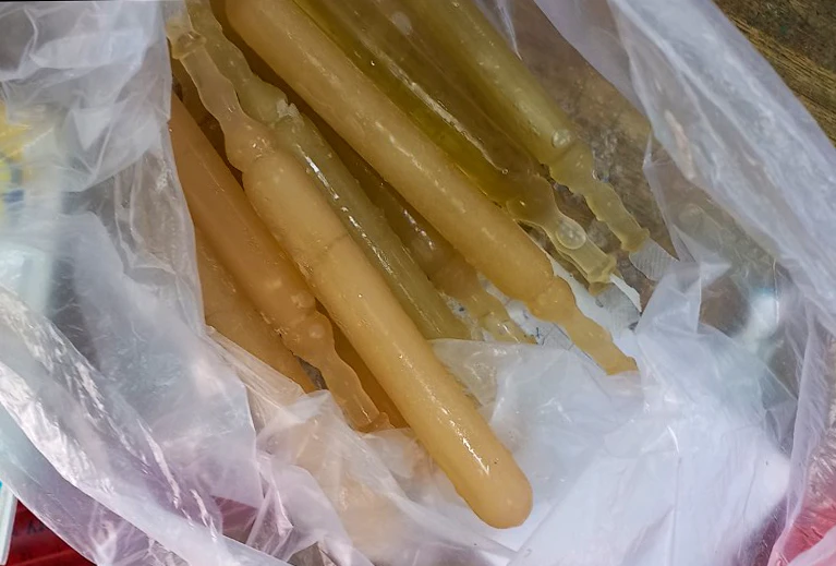 Ăn kem ống trong giờ ra chơi, 16 học sinh lớp 2 ở Quảng Nam bị ngộ độc. Ảnh: TN