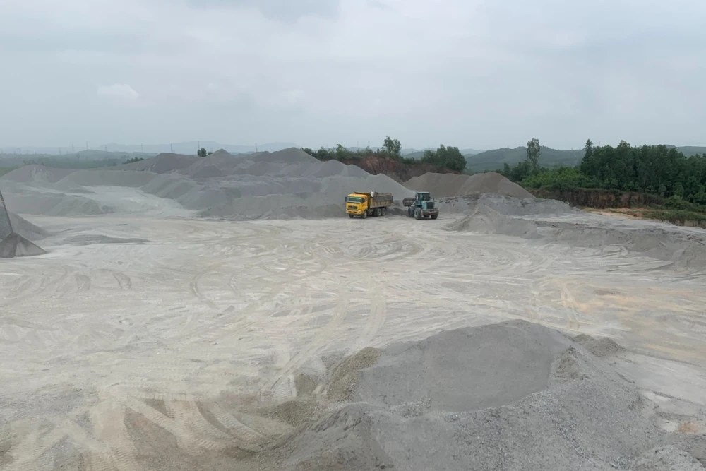 Sở Xây dựng Quảng Ngãi từng đề xuất sử dụng đá mi bụi thay cát xây dựng để giải quyết tình trạng khan hiếm cát trên địa bàn. Ảnh: TN