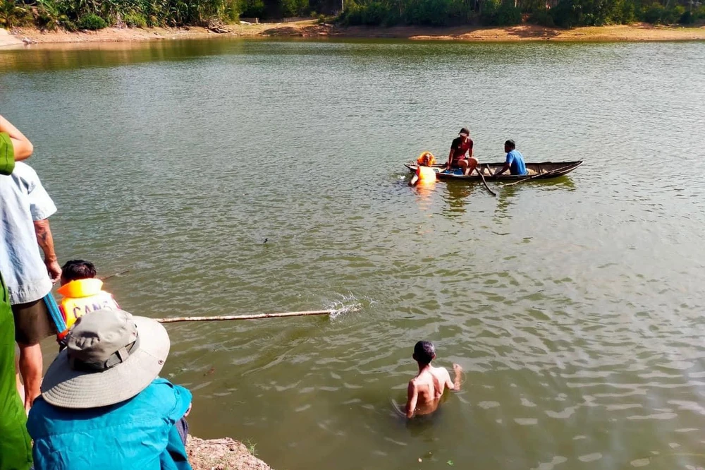 Đi xem câu cá, em V không may bị trượt chân xuống khu vực nước sâu tử vong