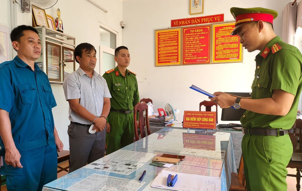Nguyễn Thành Trung cấu kết với cán bộ địa chính đo khống 159ha đất, đem bán chiếm đoạt 22,2 tỉ đồng. Ảnh: CA